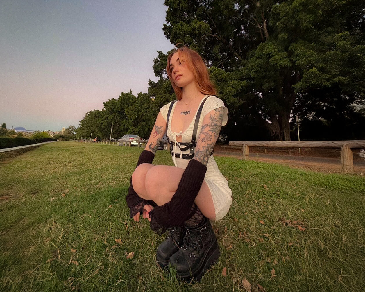 FAIRYD0LL Rumbles Us With a Rapturing ‘HELLO?’