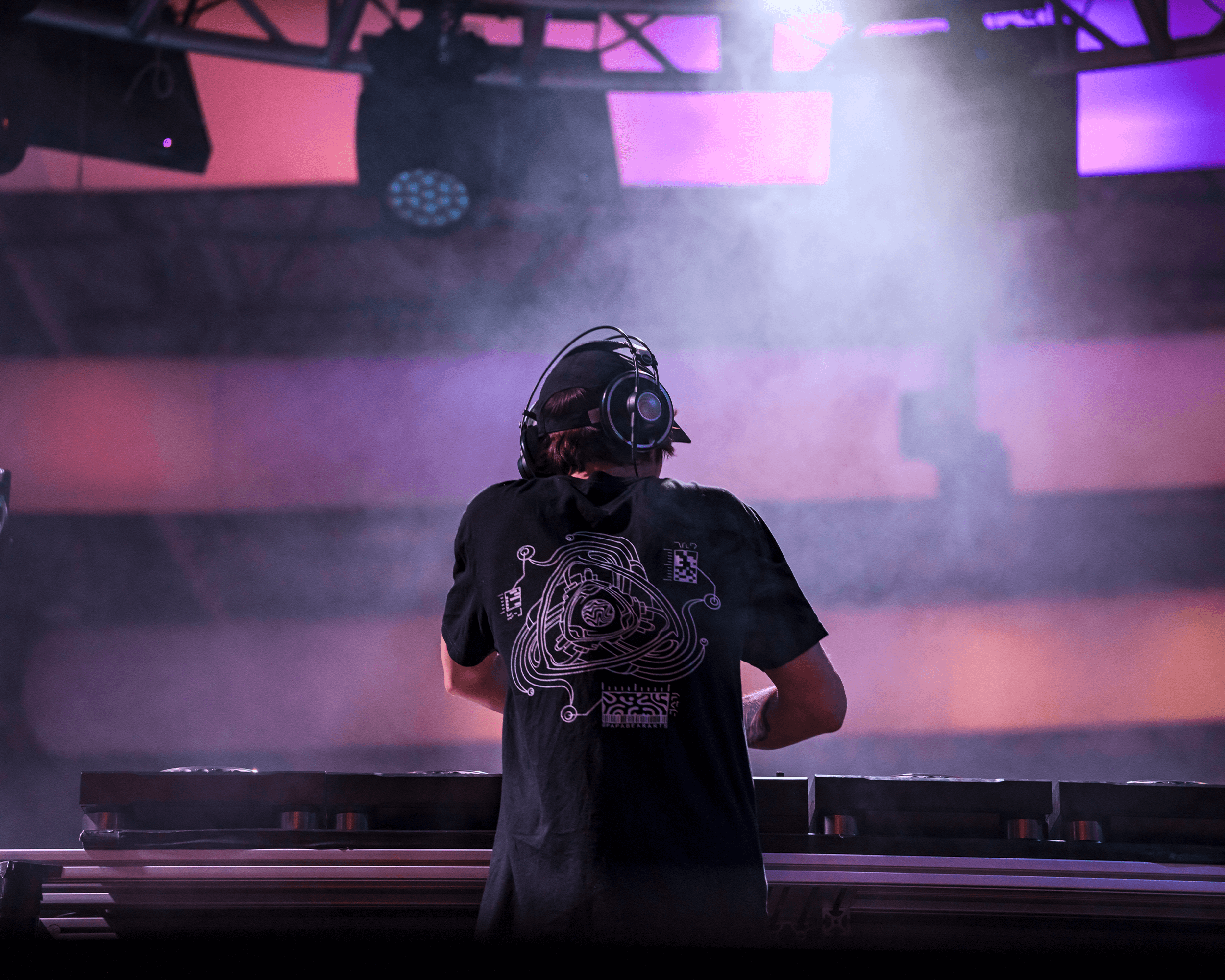 Body Rocking to Undehfined and his 2026 ID Mix